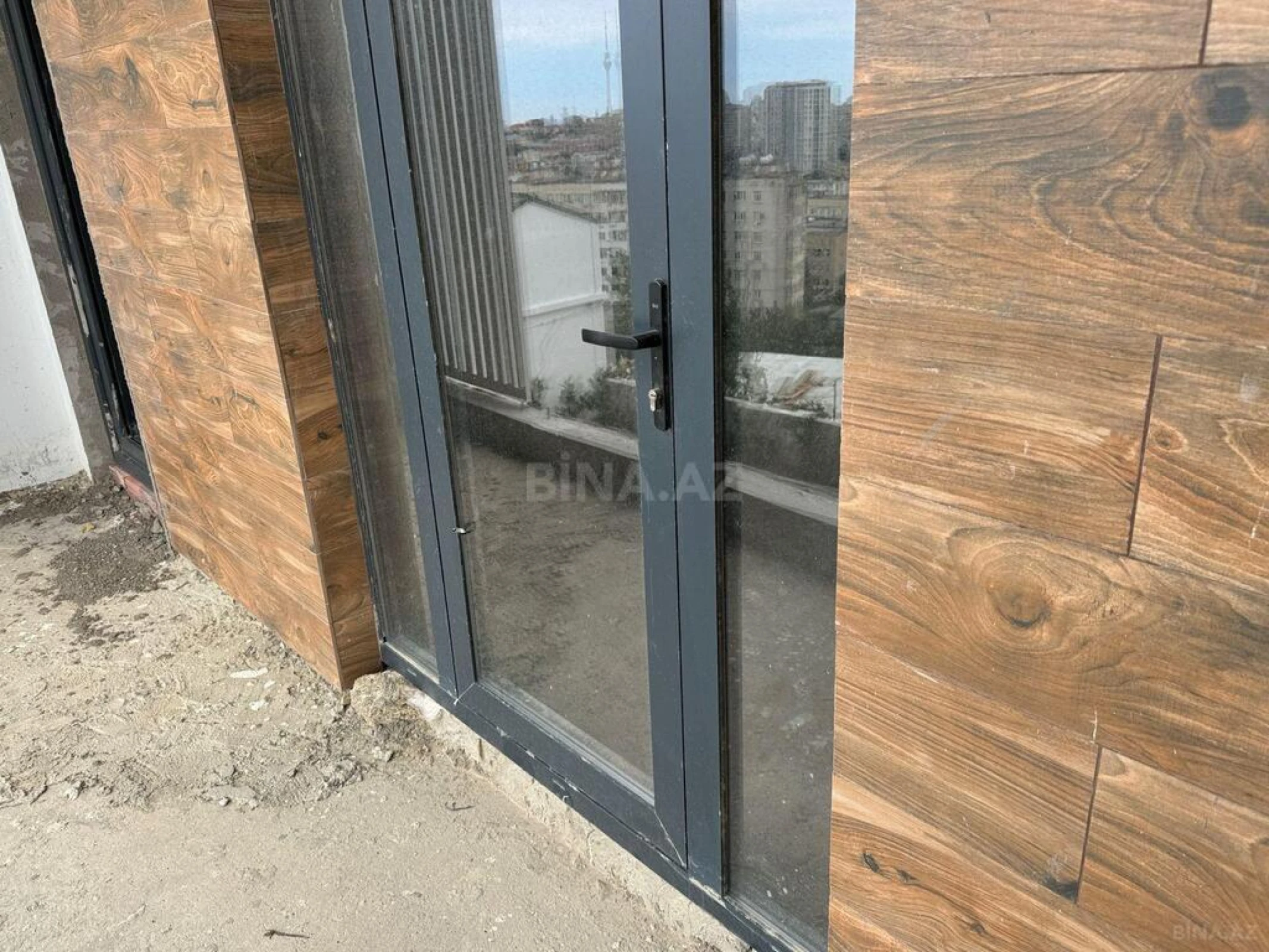 Satılır 3 otaqlı mənzil 130 m²