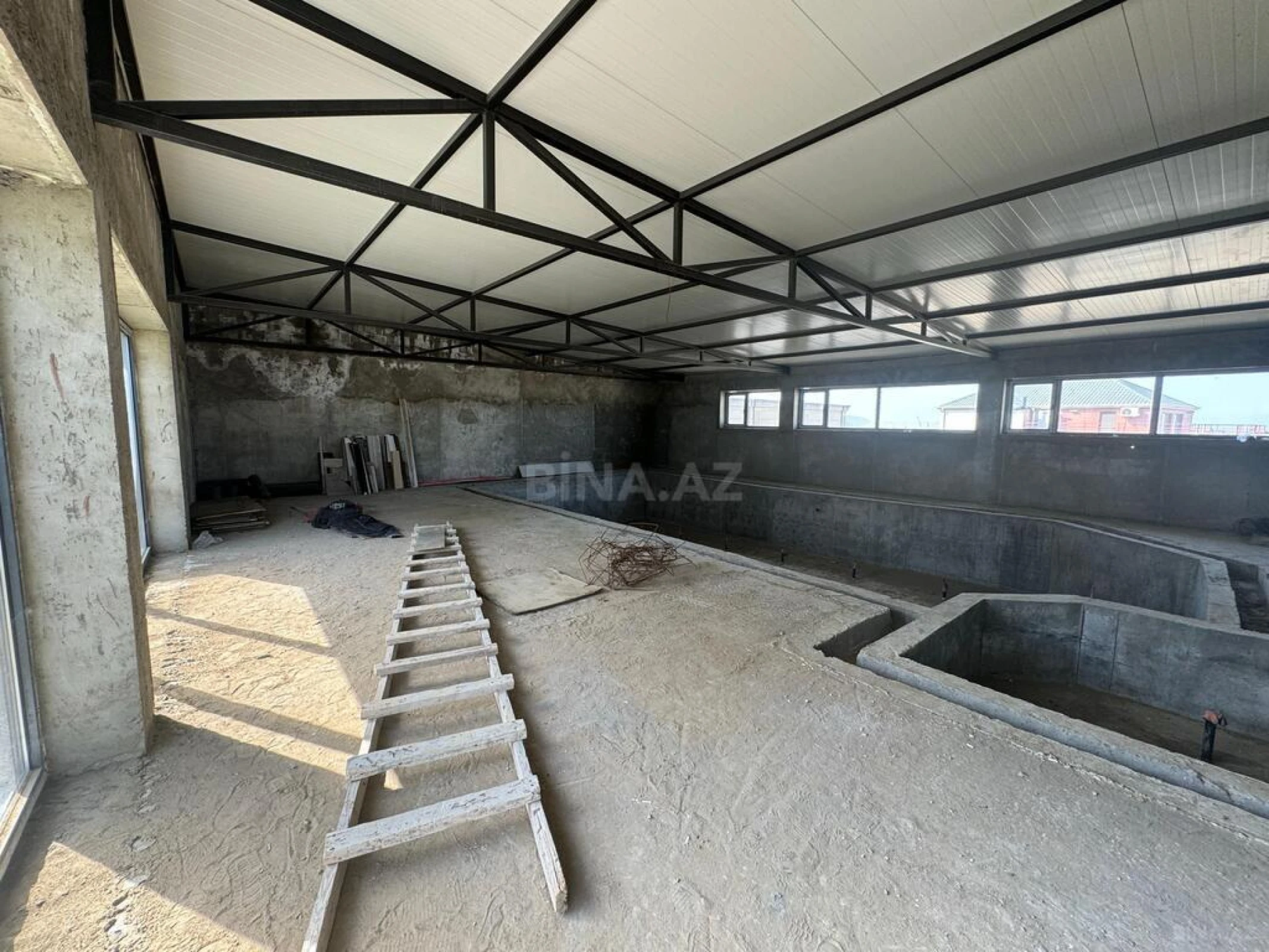 Satılır 3 otaqlı mənzil 131 m²