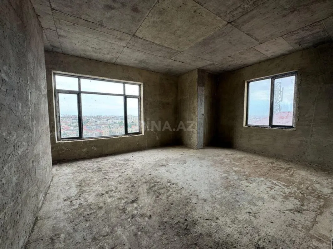 Satılır 3 otaqlı mənzil 131 m²