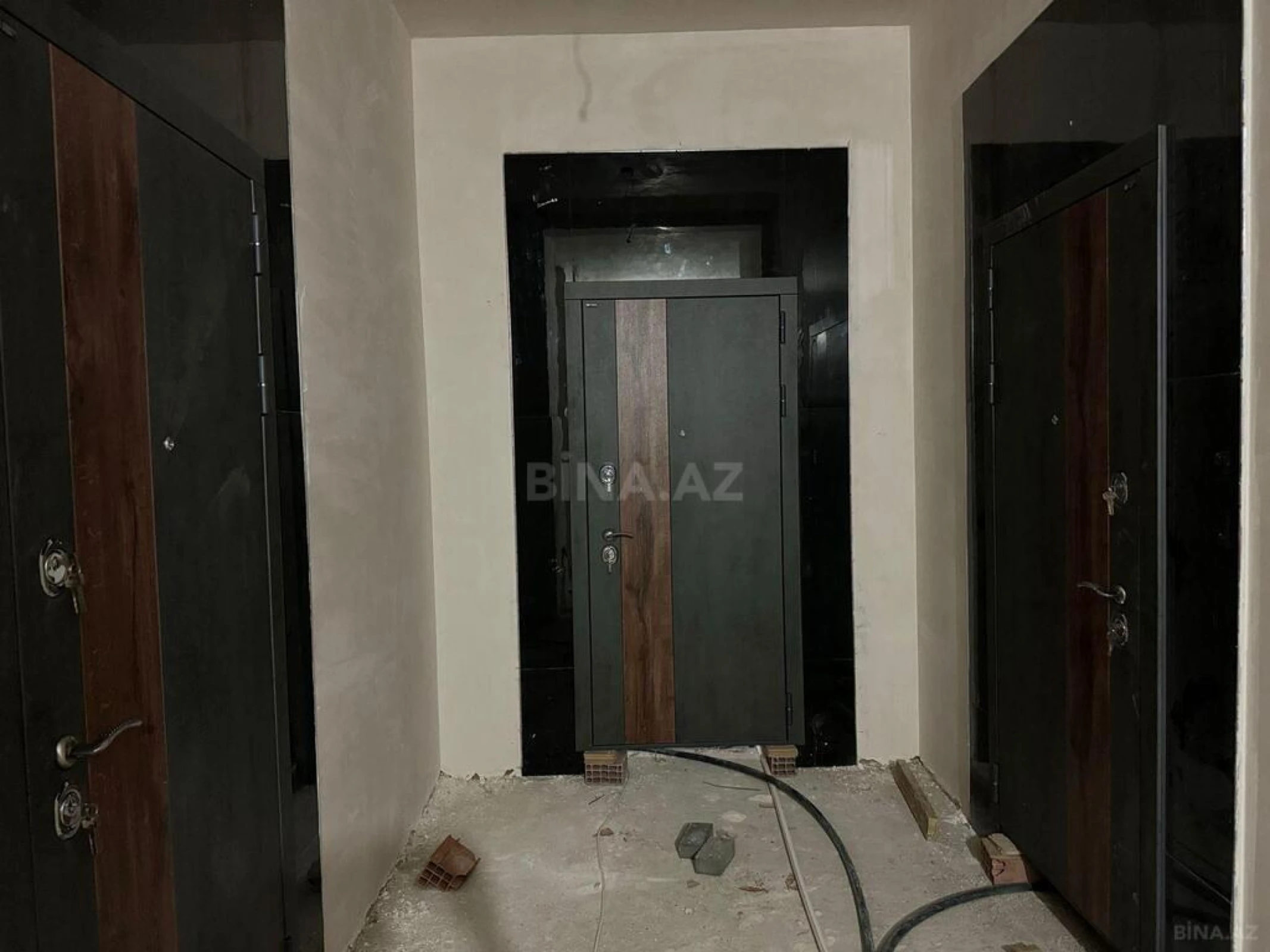Satılır 3 otaqlı mənzil 131 m²