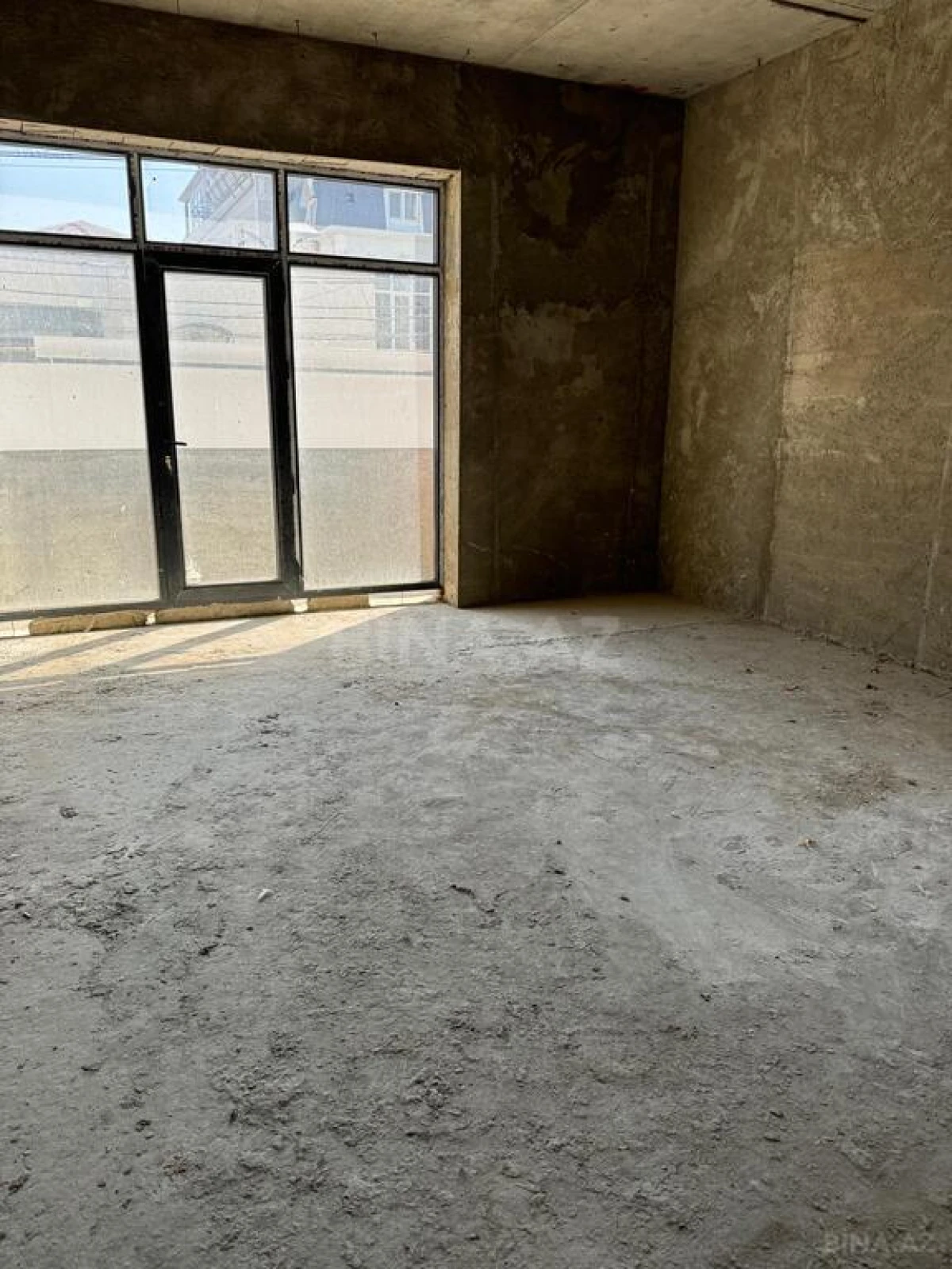 Satılır 3 otaqlı mənzil 131 m²