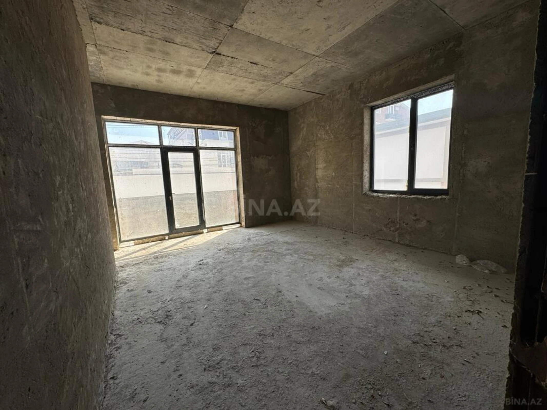 Satılır 3 otaqlı mənzil 131 m²