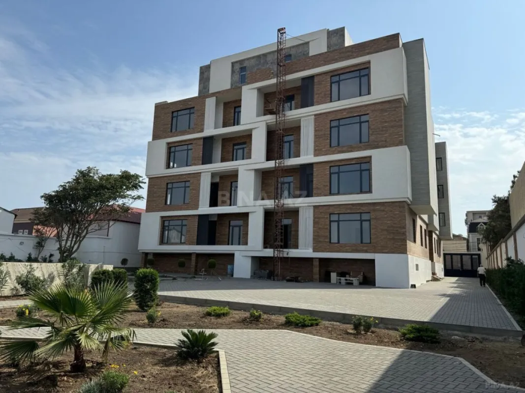 Satılır 3 otaqlı mənzil 131 m²