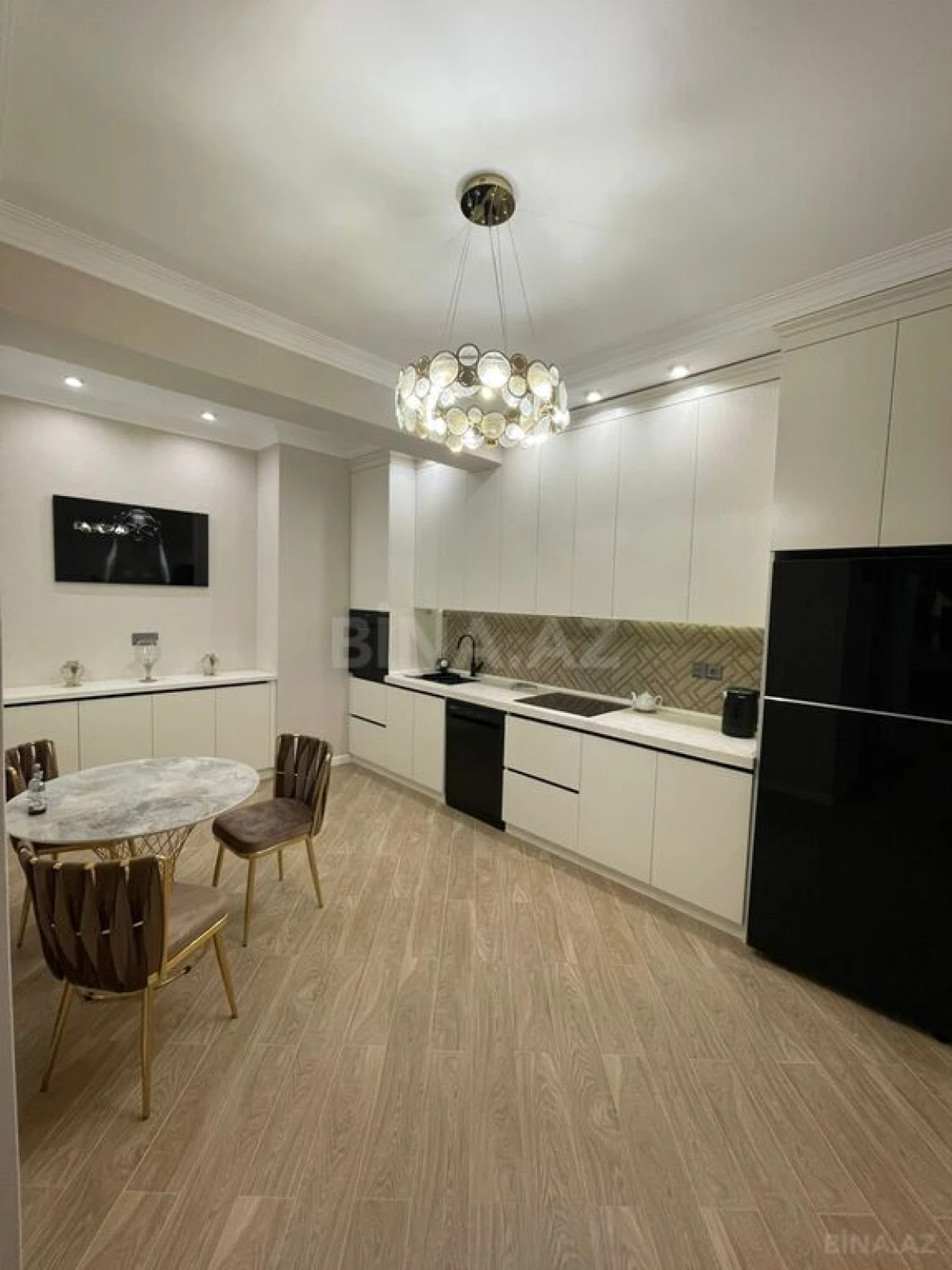 Kirayə verilir 3 otaqlı mənzil 105 m²