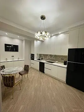 Kirayə verilir 3 otaqlı mənzil 105 m²