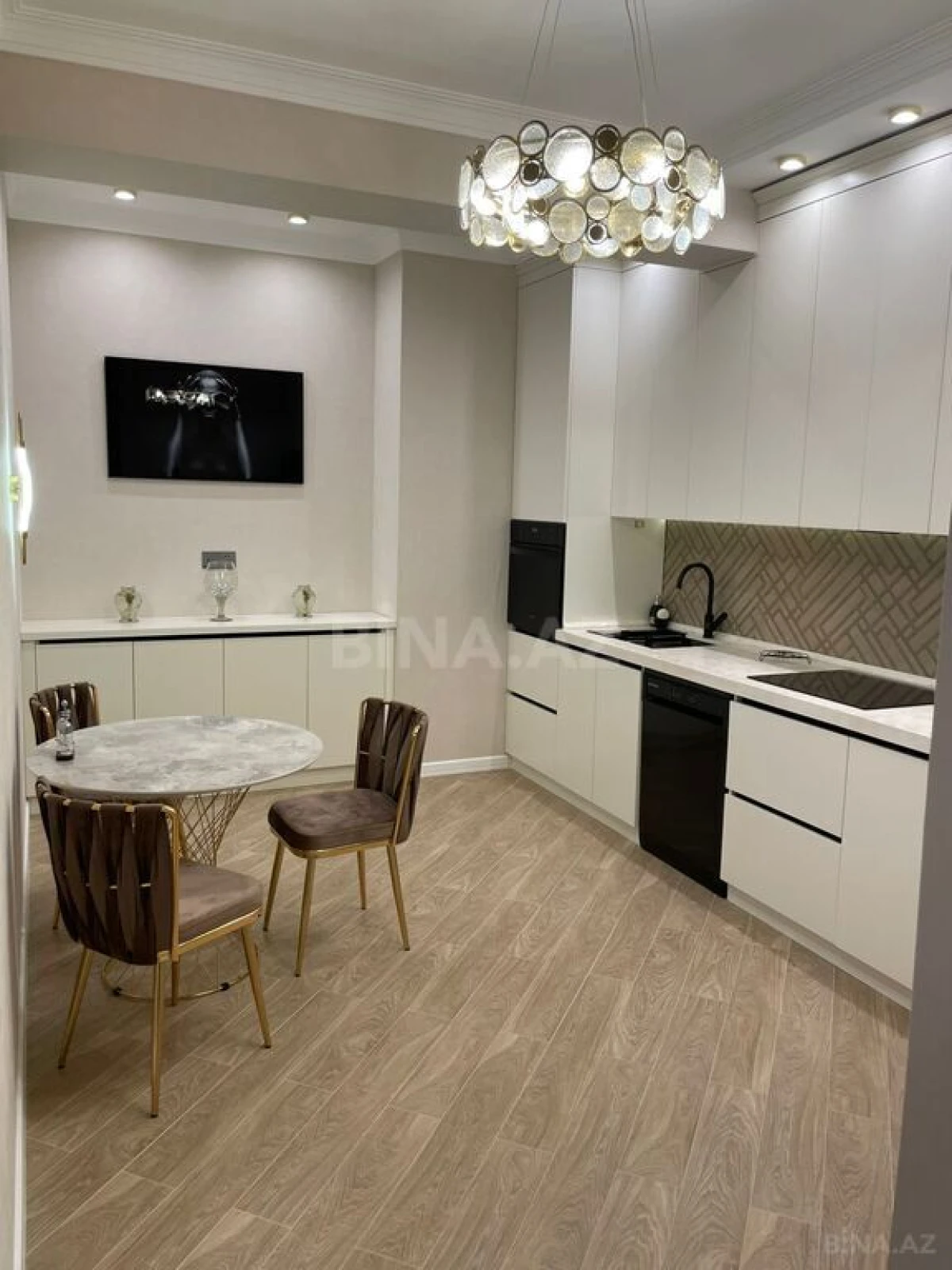 Kirayə verilir 3 otaqlı mənzil 105 m²