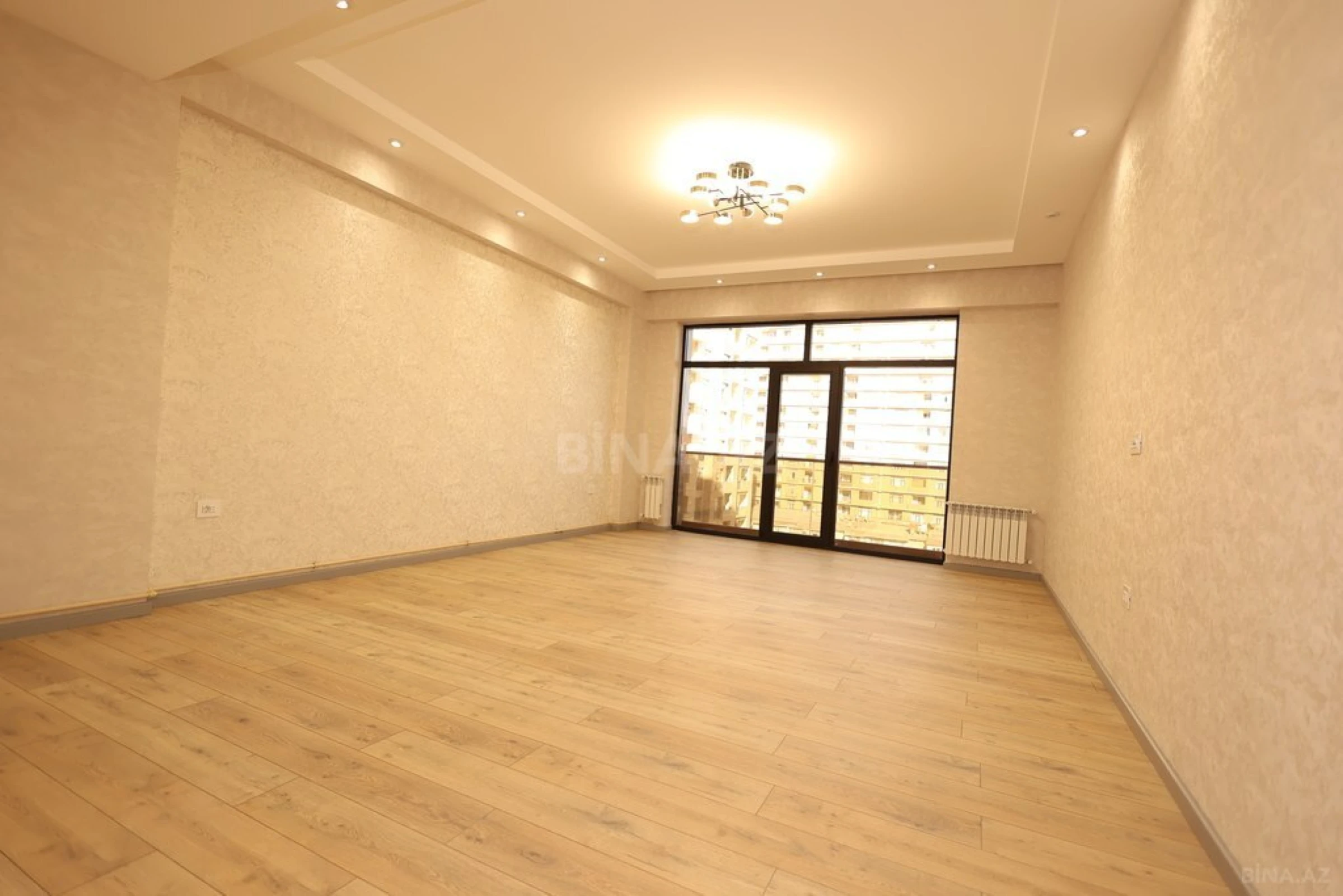 Satılır 2 otaqlı mənzil 104 m²