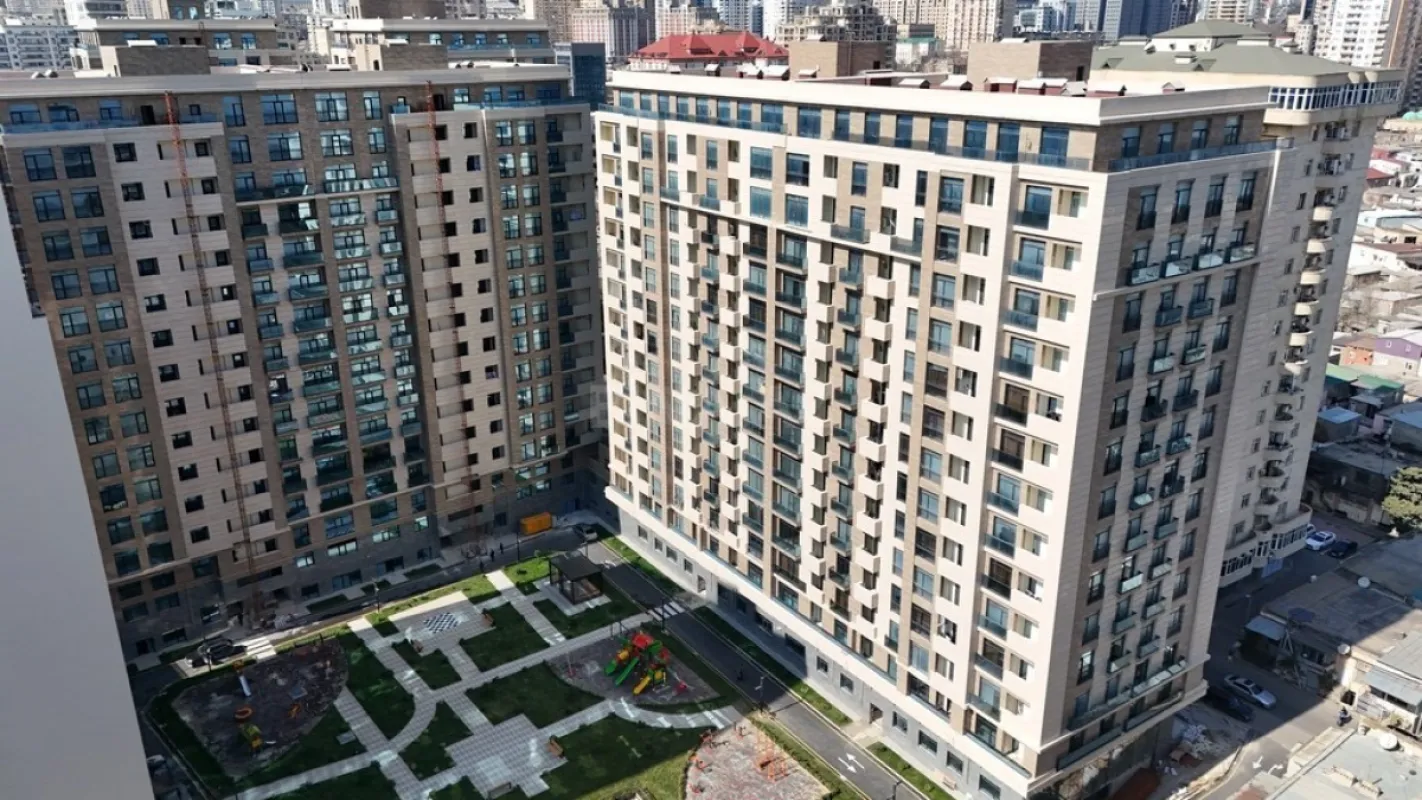 Satılır 2 otaqlı mənzil 104 m²