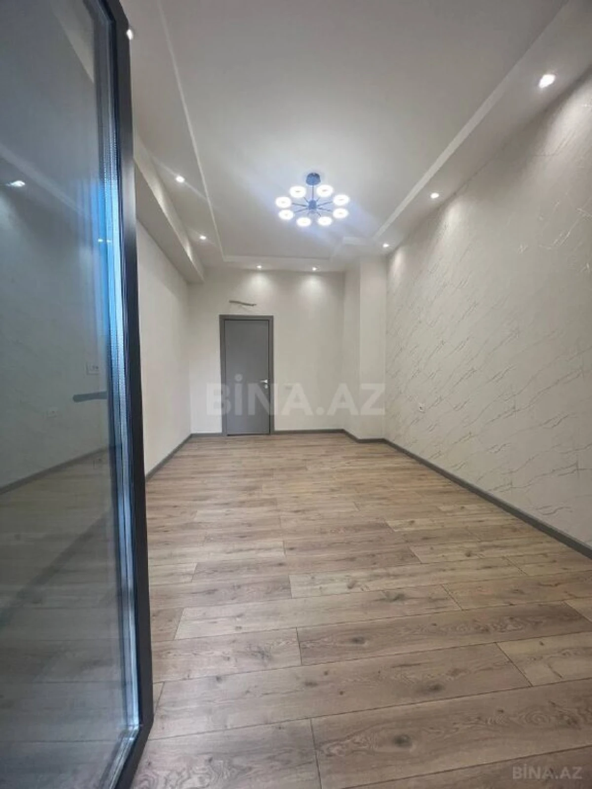 Satılır 2 otaqlı mənzil 104 m²