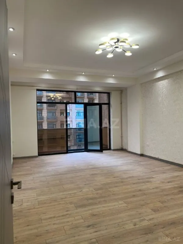 Satılır 2 otaqlı mənzil 104 m²