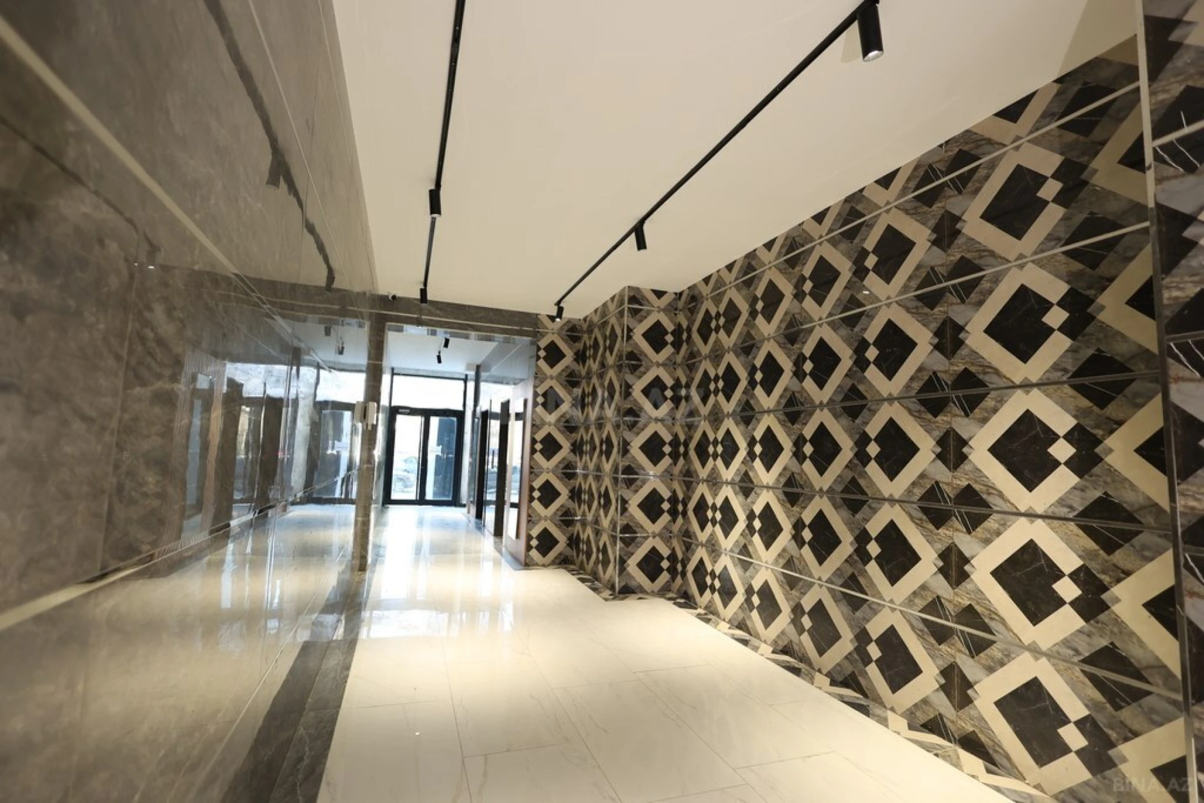 Satılır 2 otaqlı mənzil 104 m²