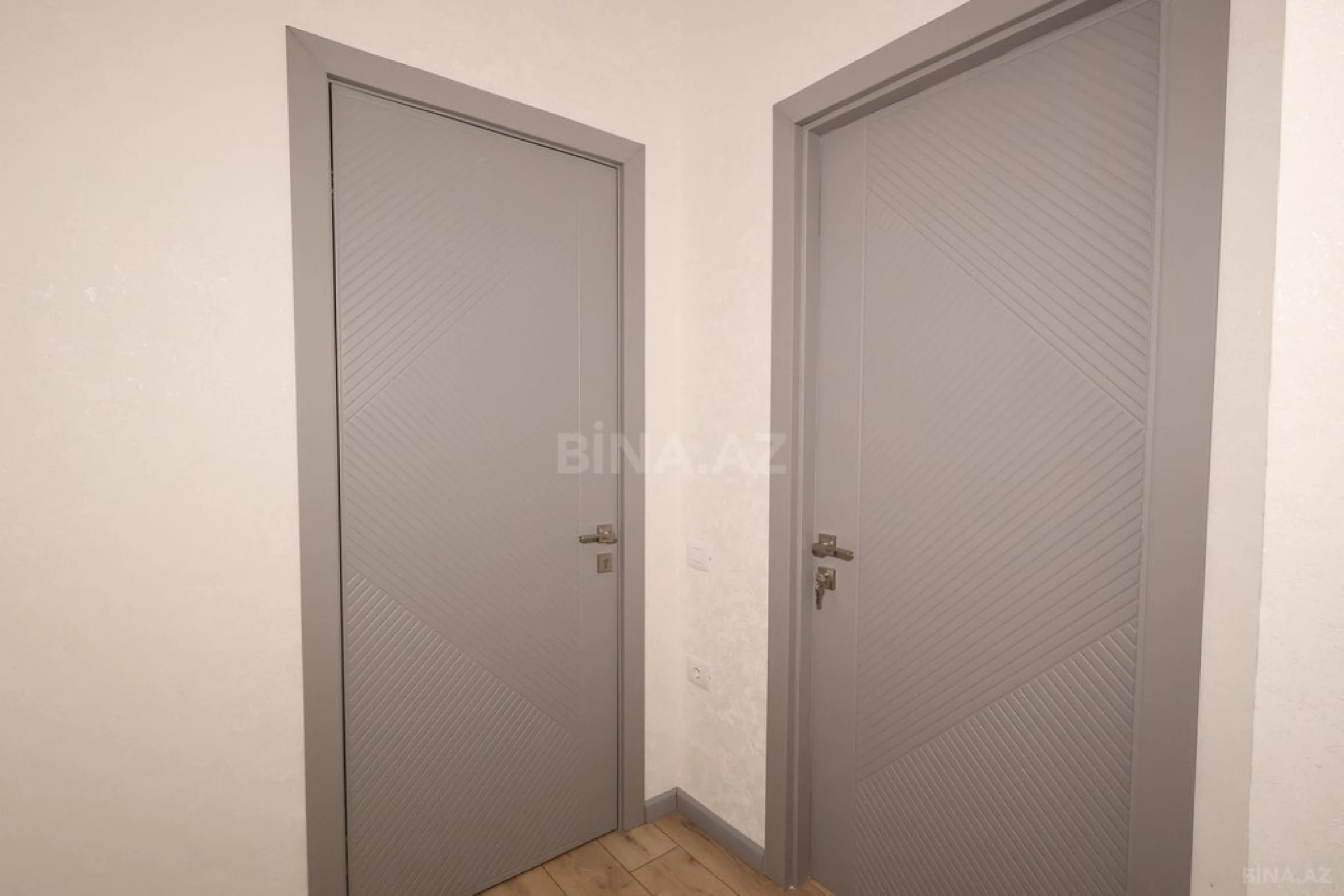Satılır 2 otaqlı mənzil 104 m²