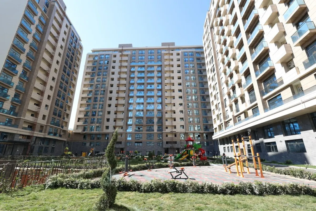 Satılır 2 otaqlı mənzil 104 m²