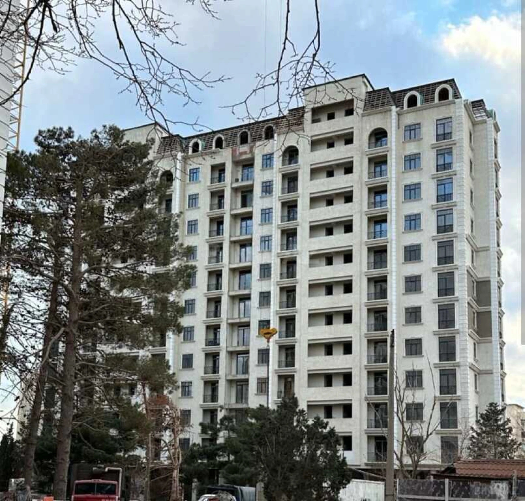 Satılır 2 otaqlı mənzil 82 m²