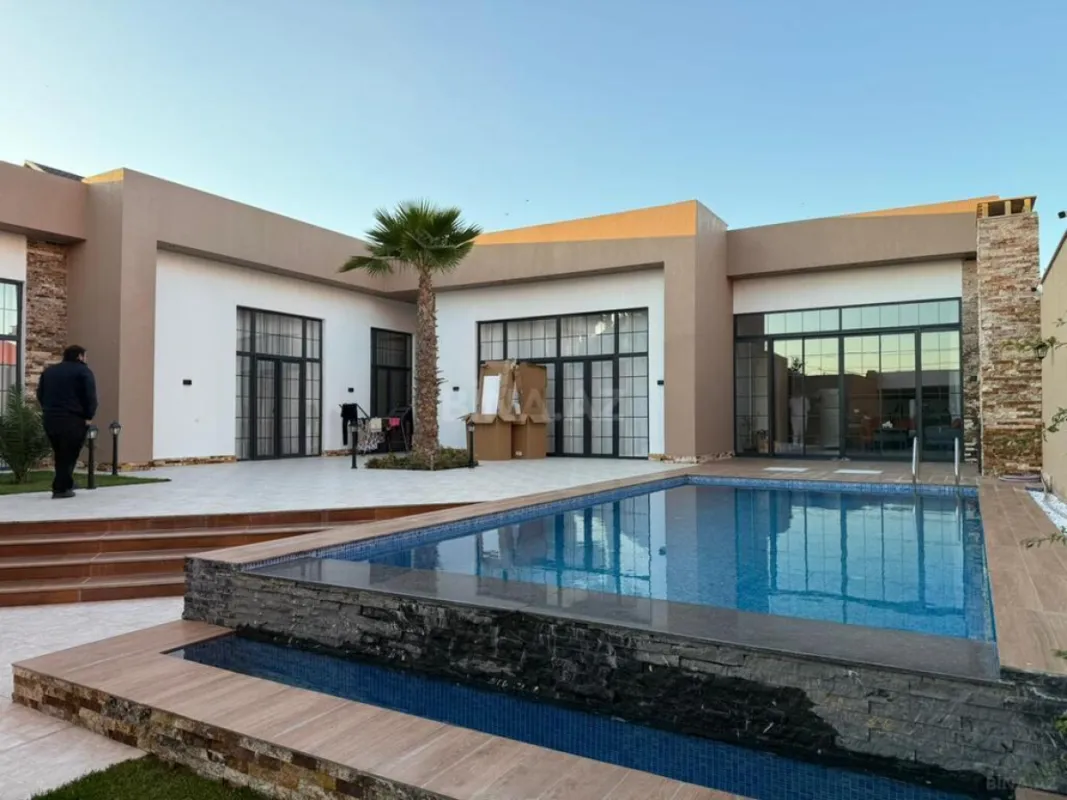 Kirayə verilir 5 otaqlı həyət evi 250 m²