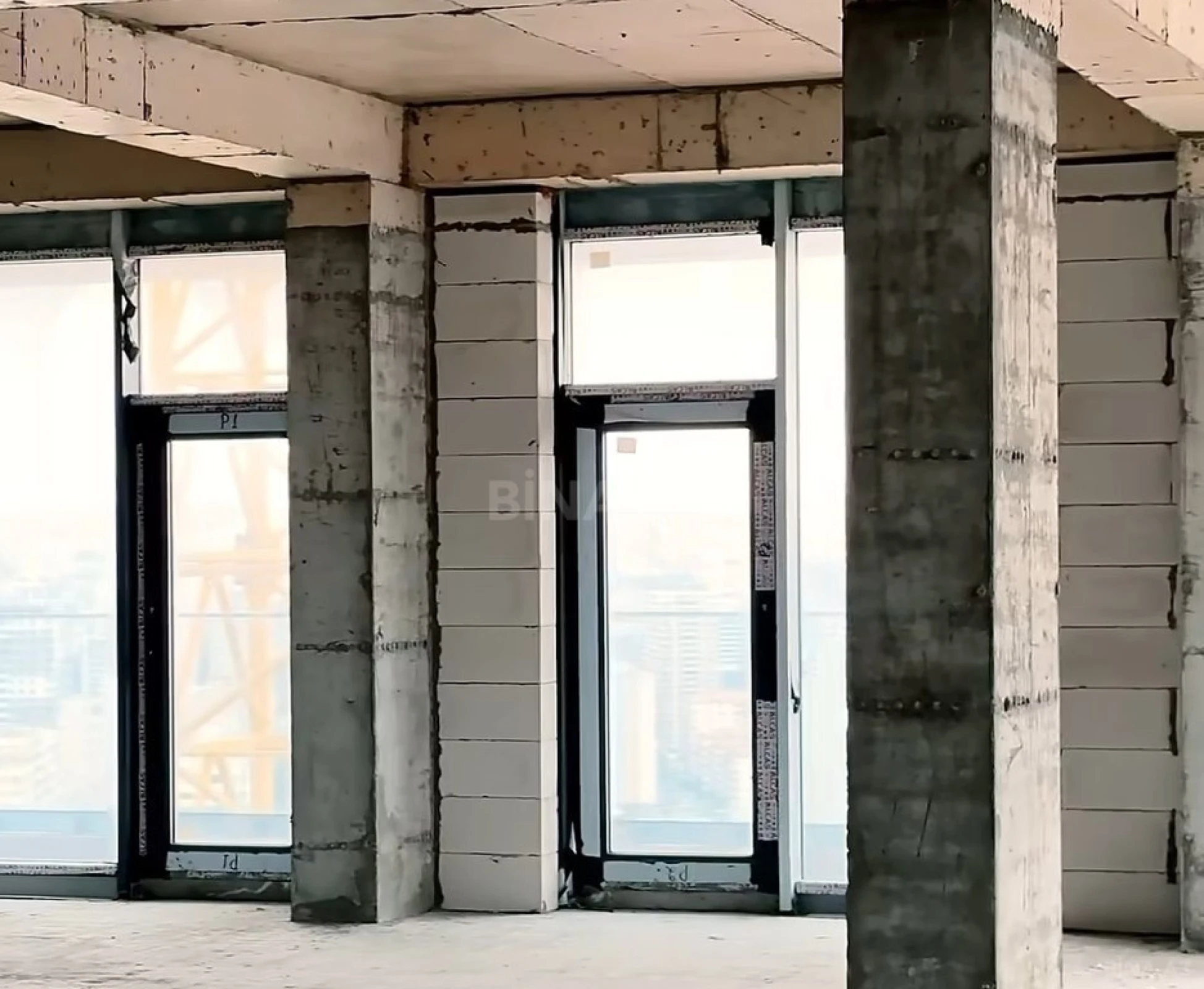 Satılır 4 otaqlı mənzil 225 m²