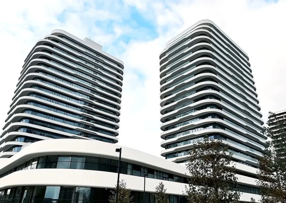 Satılır 4 otaqlı mənzil 225 m²