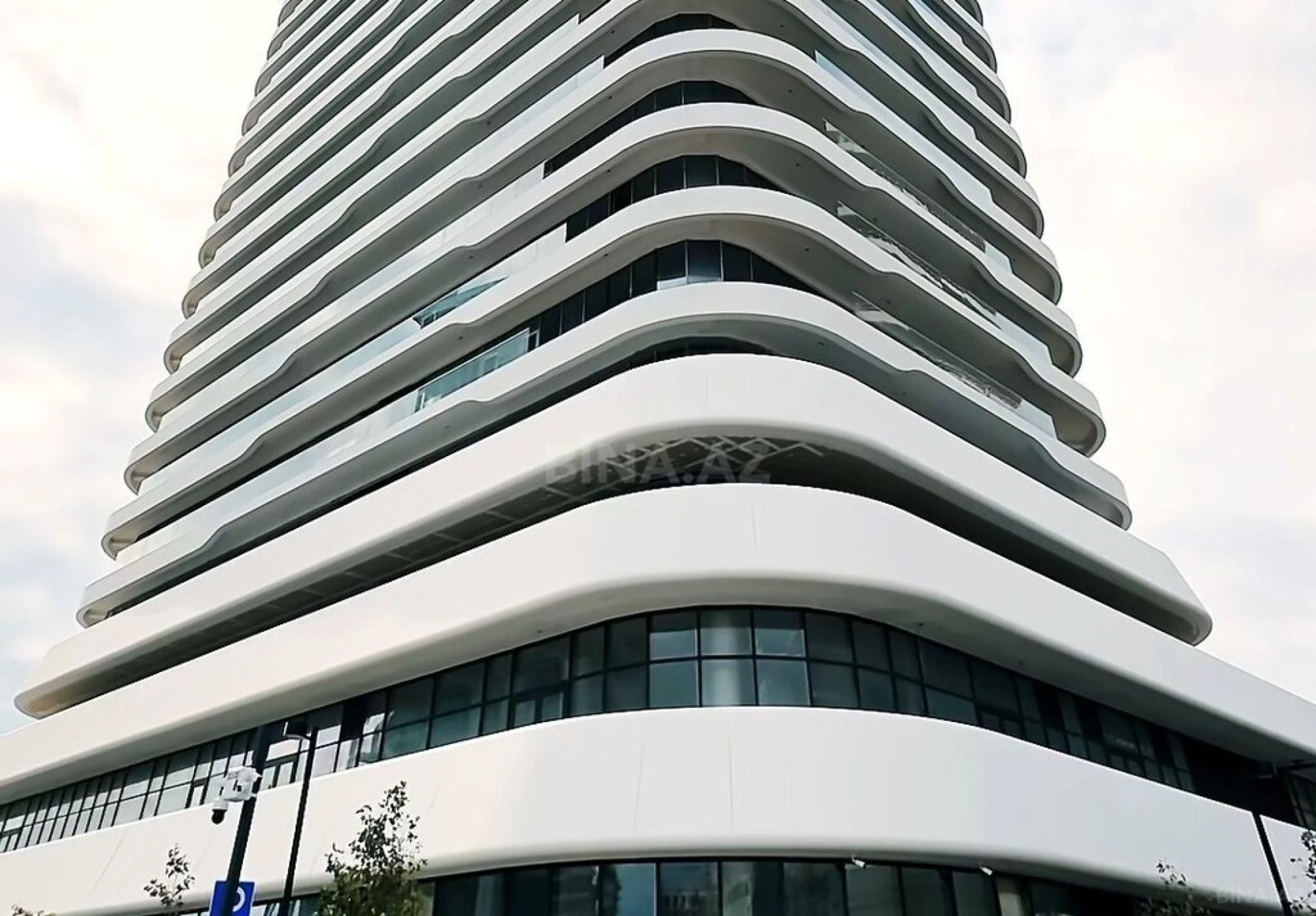 Satılır 4 otaqlı mənzil 225 m²