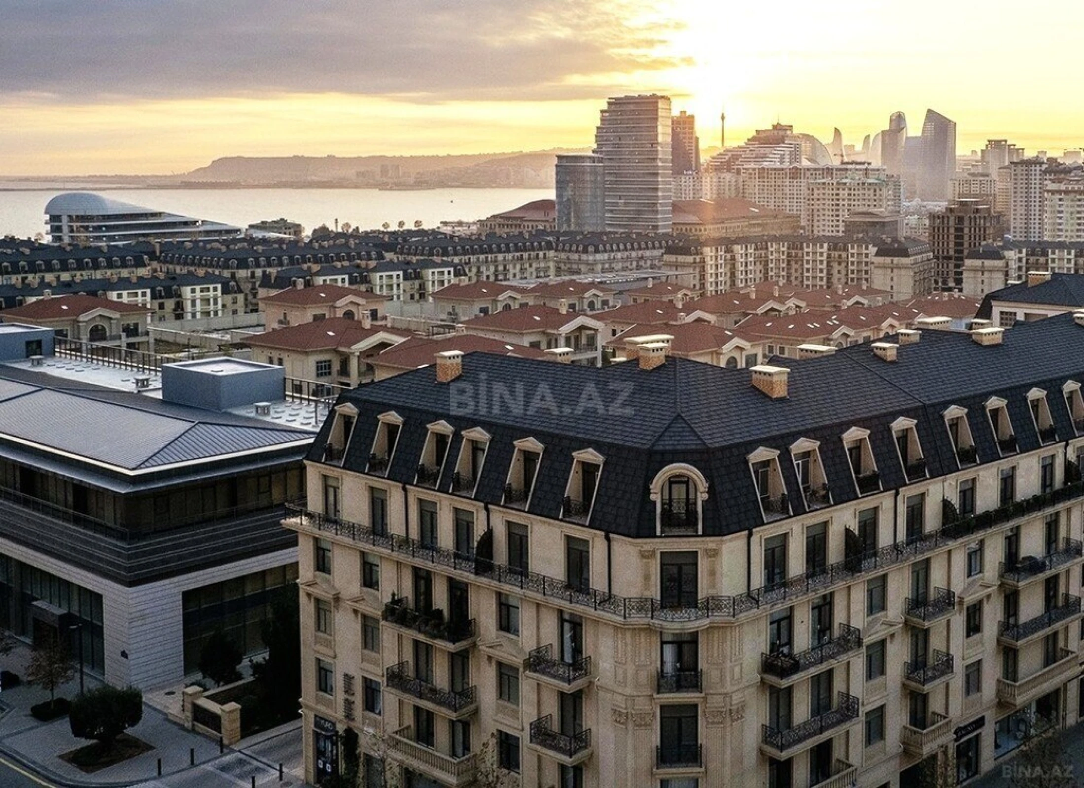 Satılır 4 otaqlı mənzil 225 m²