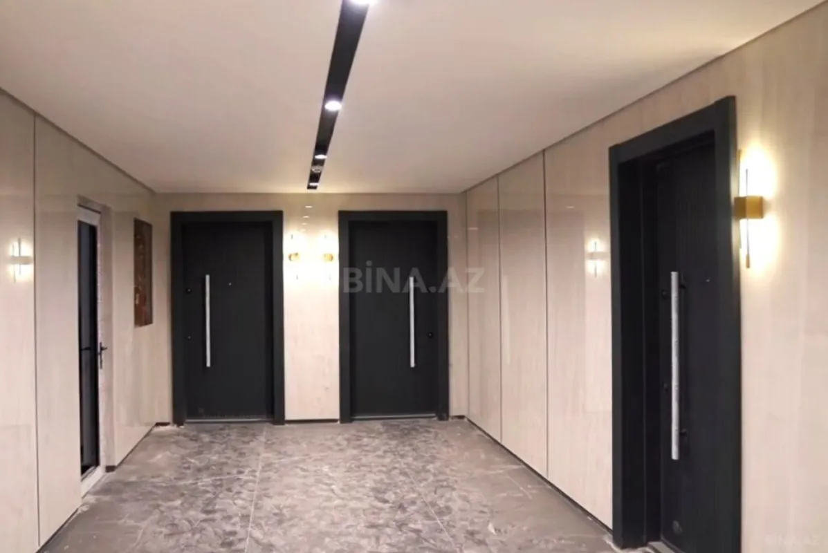 Satılır 4 otaqlı mənzil 225 m²