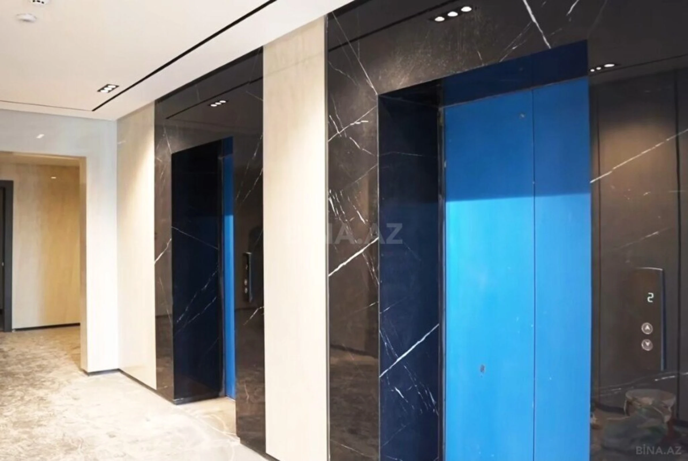 Satılır 4 otaqlı mənzil 225 m²