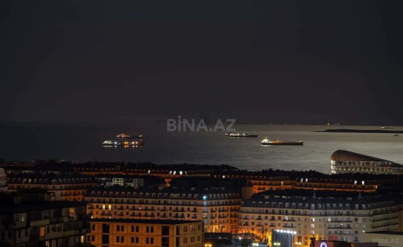 Satılır 4 otaqlı mənzil 225 m²