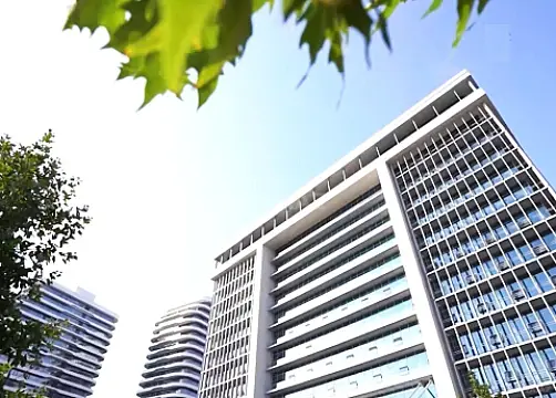 Satılır 4 otaqlı mənzil 225 m²