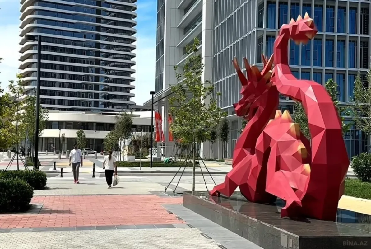 Satılır 4 otaqlı mənzil 225 m²