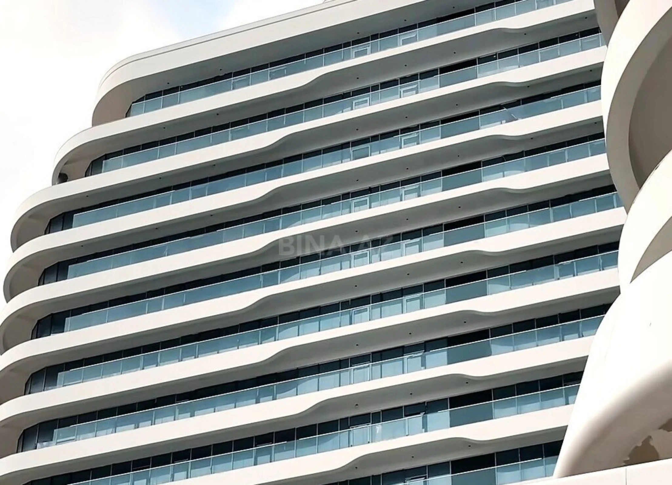 Satılır 4 otaqlı mənzil 225 m²