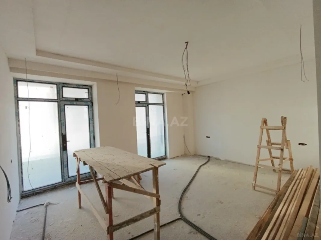 Satılır 4 otaqlı mənzil 254 m²