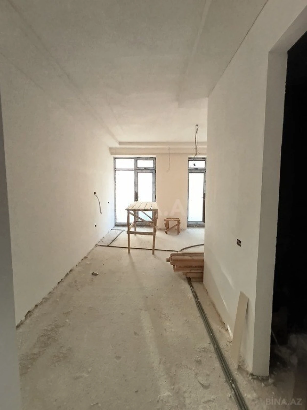 Satılır 4 otaqlı mənzil 254 m²