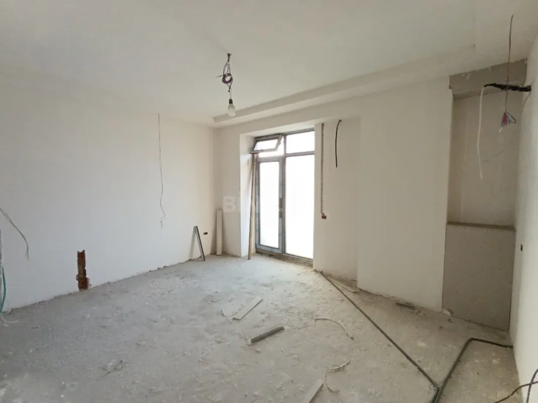 Satılır 4 otaqlı mənzil 254 m²