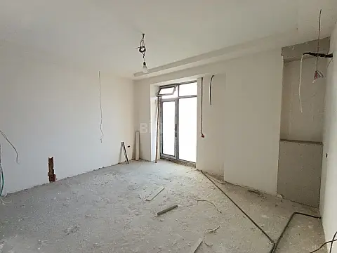 Satılır 4 otaqlı mənzil 254 m²