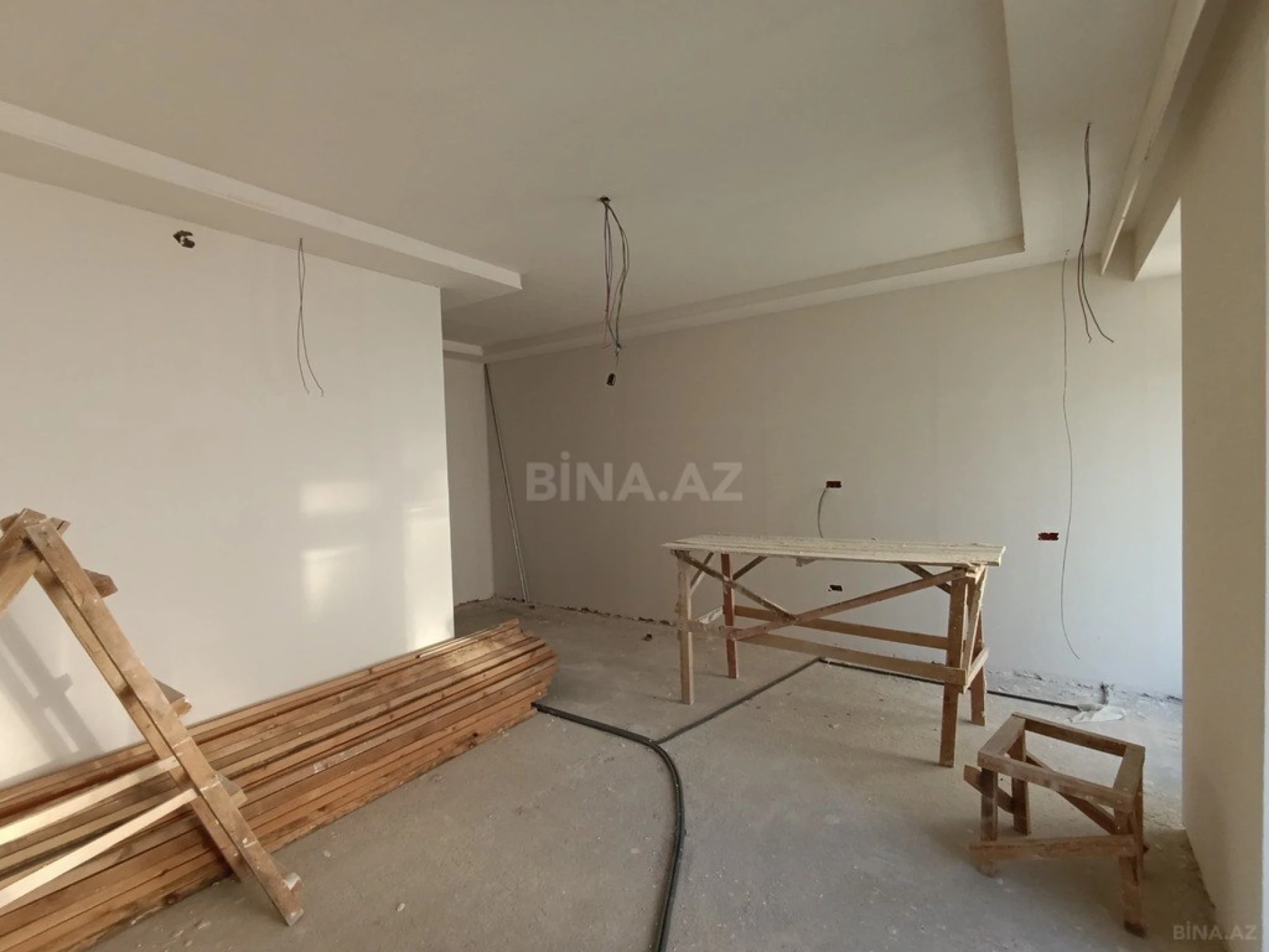 Satılır 4 otaqlı mənzil 254 m²
