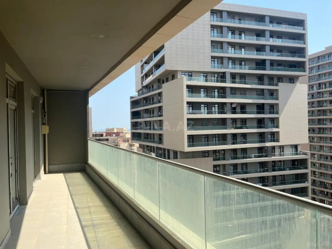 Satılır 4 otaqlı mənzil 254 m²