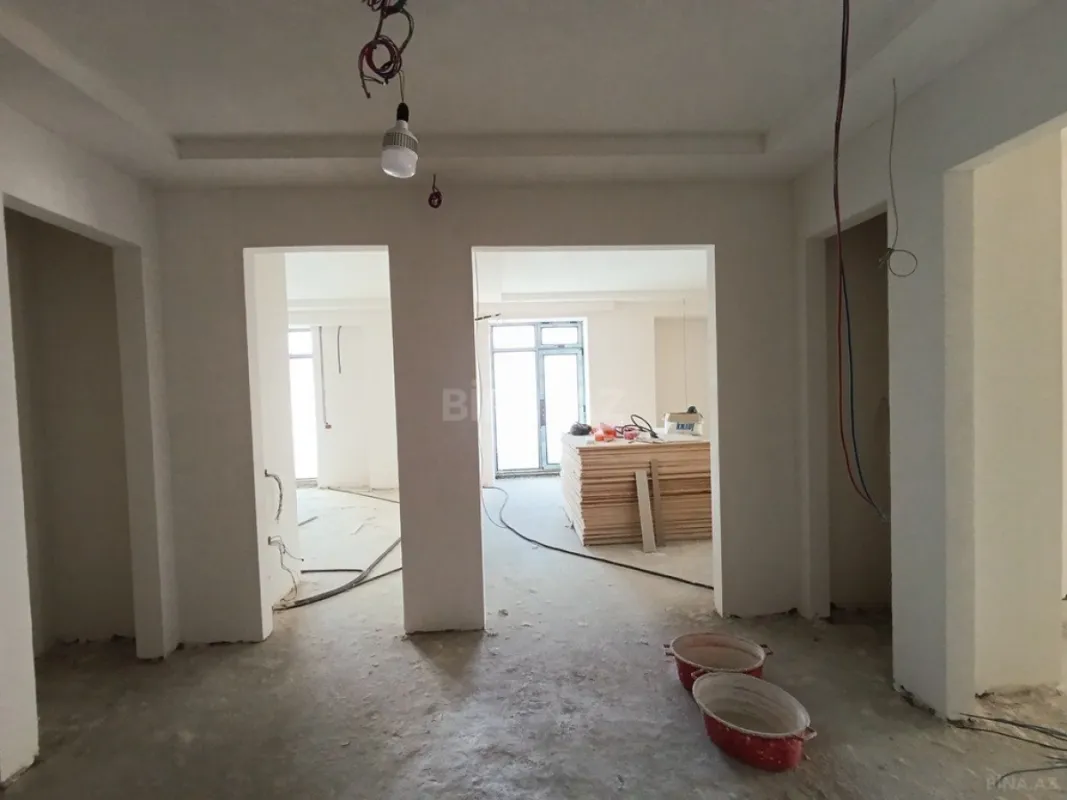 Satılır 4 otaqlı mənzil 254 m²