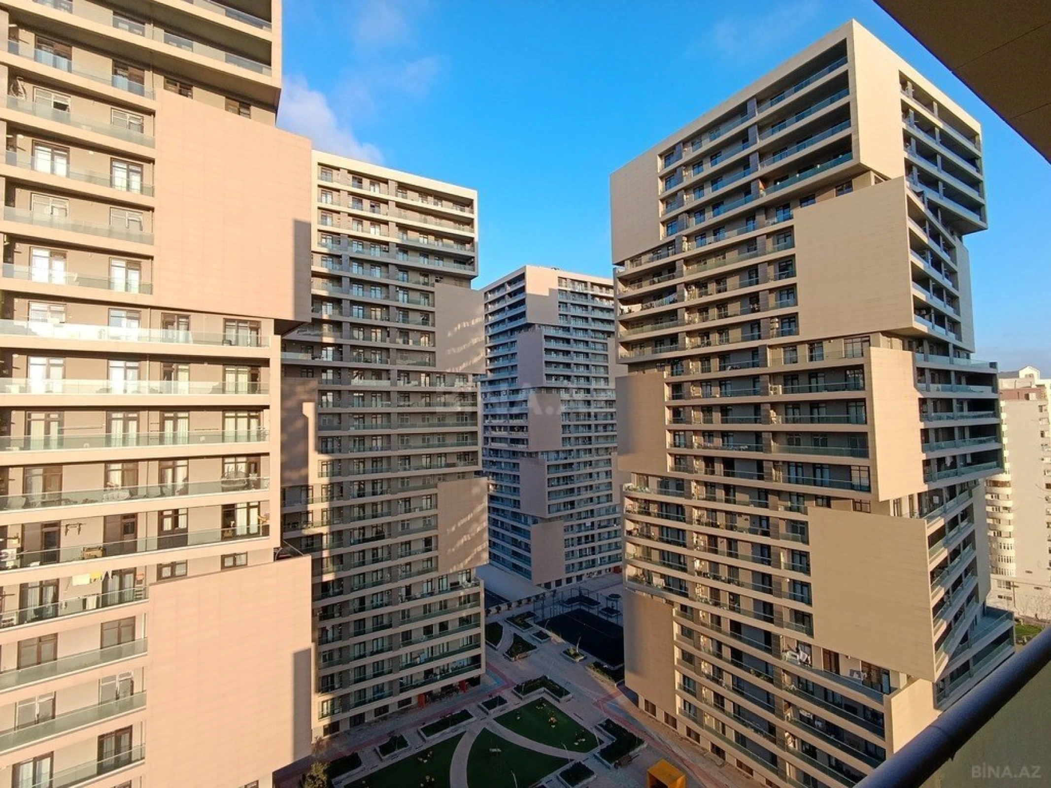 Satılır 4 otaqlı mənzil 254 m²