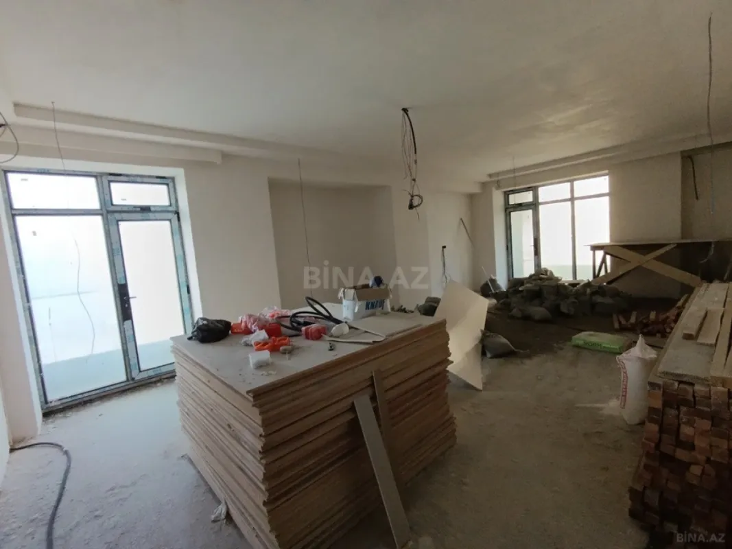 Satılır 4 otaqlı mənzil 254 m²
