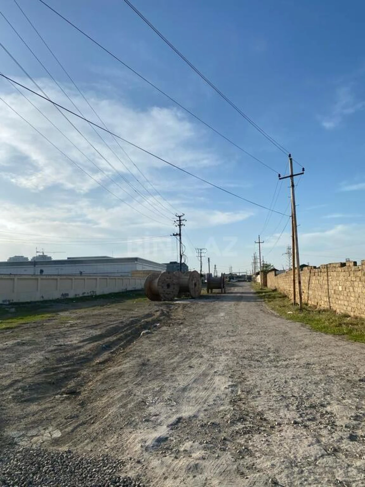 Satılır torpaq sahəsi 700 m²