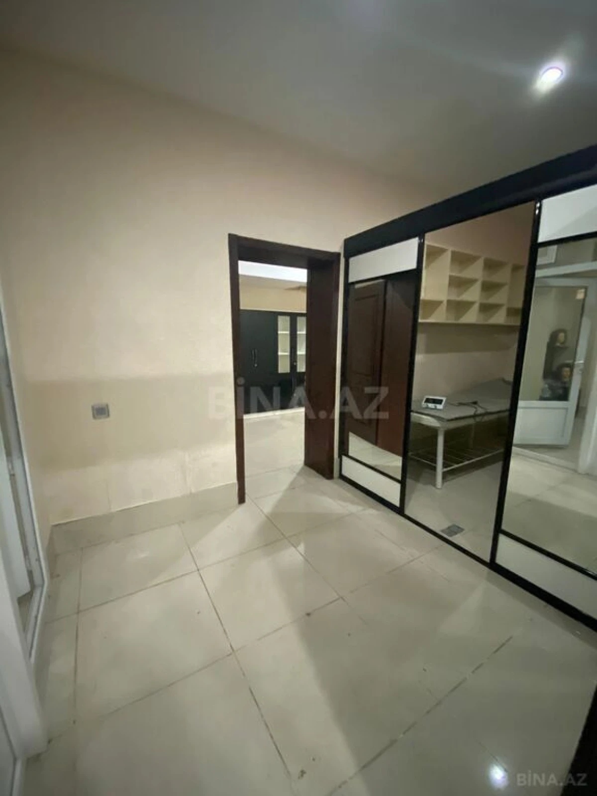 Satılır obyekt 280 m²