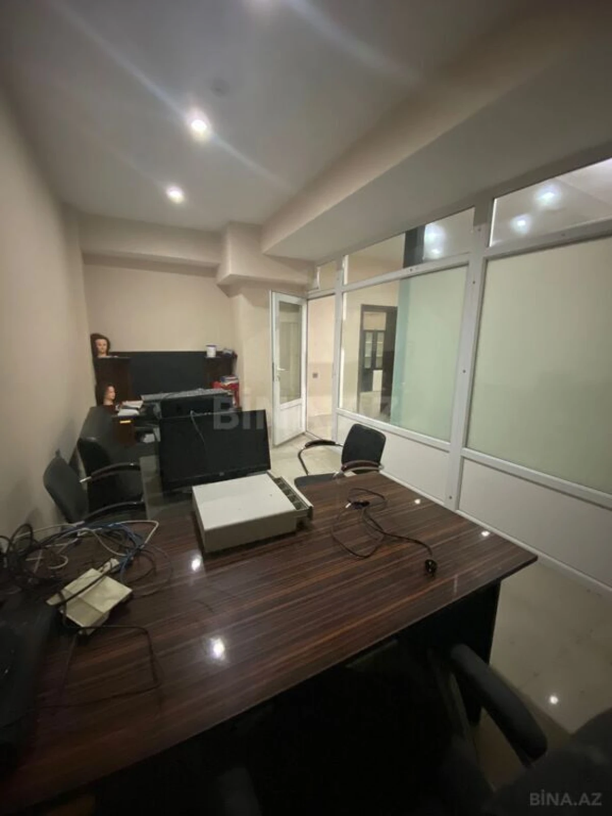 Satılır obyekt 280 m²