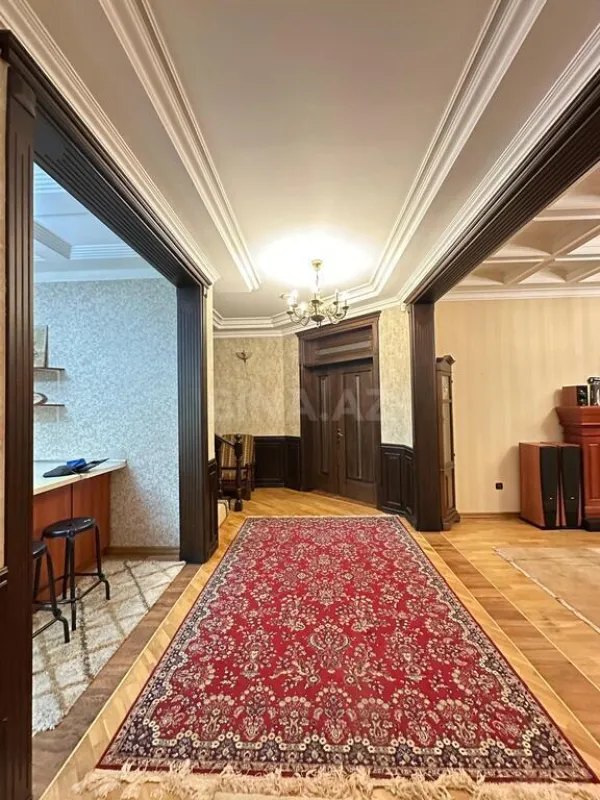 Satılır 5 otaqlı həyət evi 400 m²
