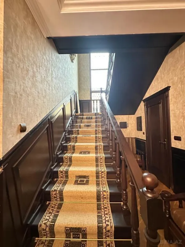 Satılır 5 otaqlı həyət evi 400 m²