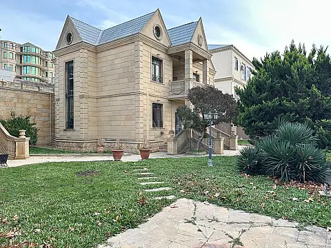 Satılır 5 otaqlı həyət evi 400 m²