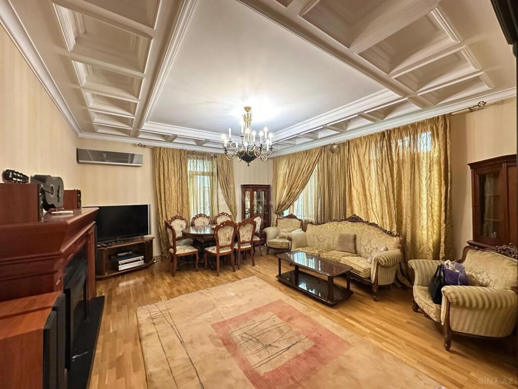 Satılır 5 otaqlı həyət evi 400 m²