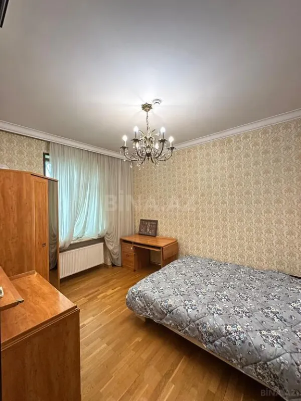 Satılır 5 otaqlı həyət evi 400 m²