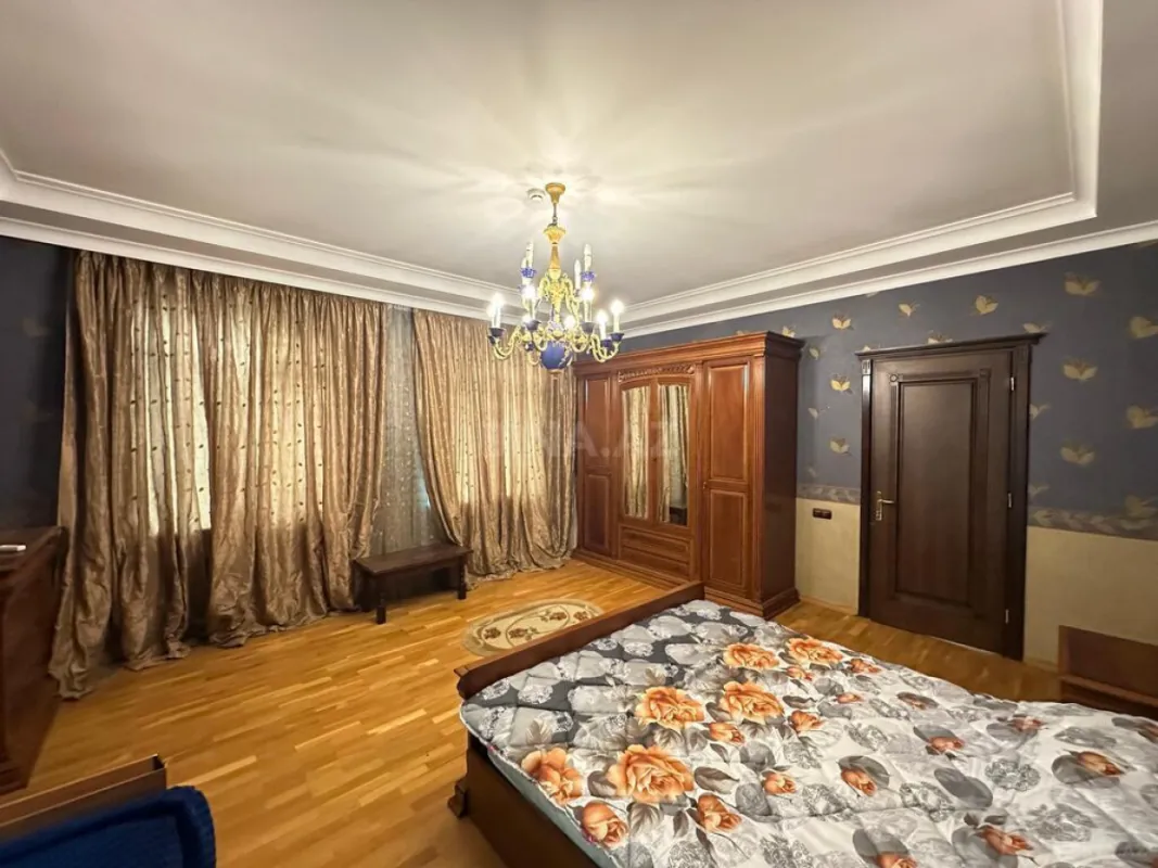 Satılır 5 otaqlı həyət evi 400 m²