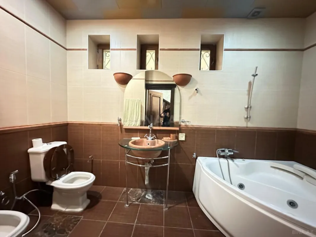 Satılır 5 otaqlı həyət evi 400 m²