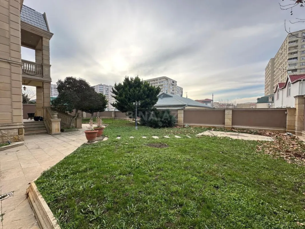 Satılır 5 otaqlı həyət evi 400 m²