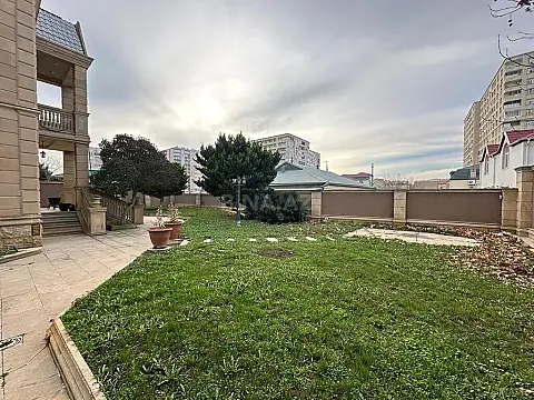 Satılır 5 otaqlı həyət evi 400 m²